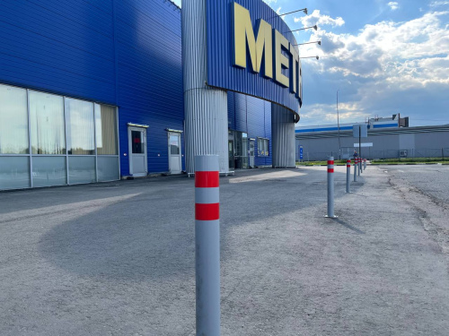 Парковочные столбики для парковки гипермаркета «METRO»