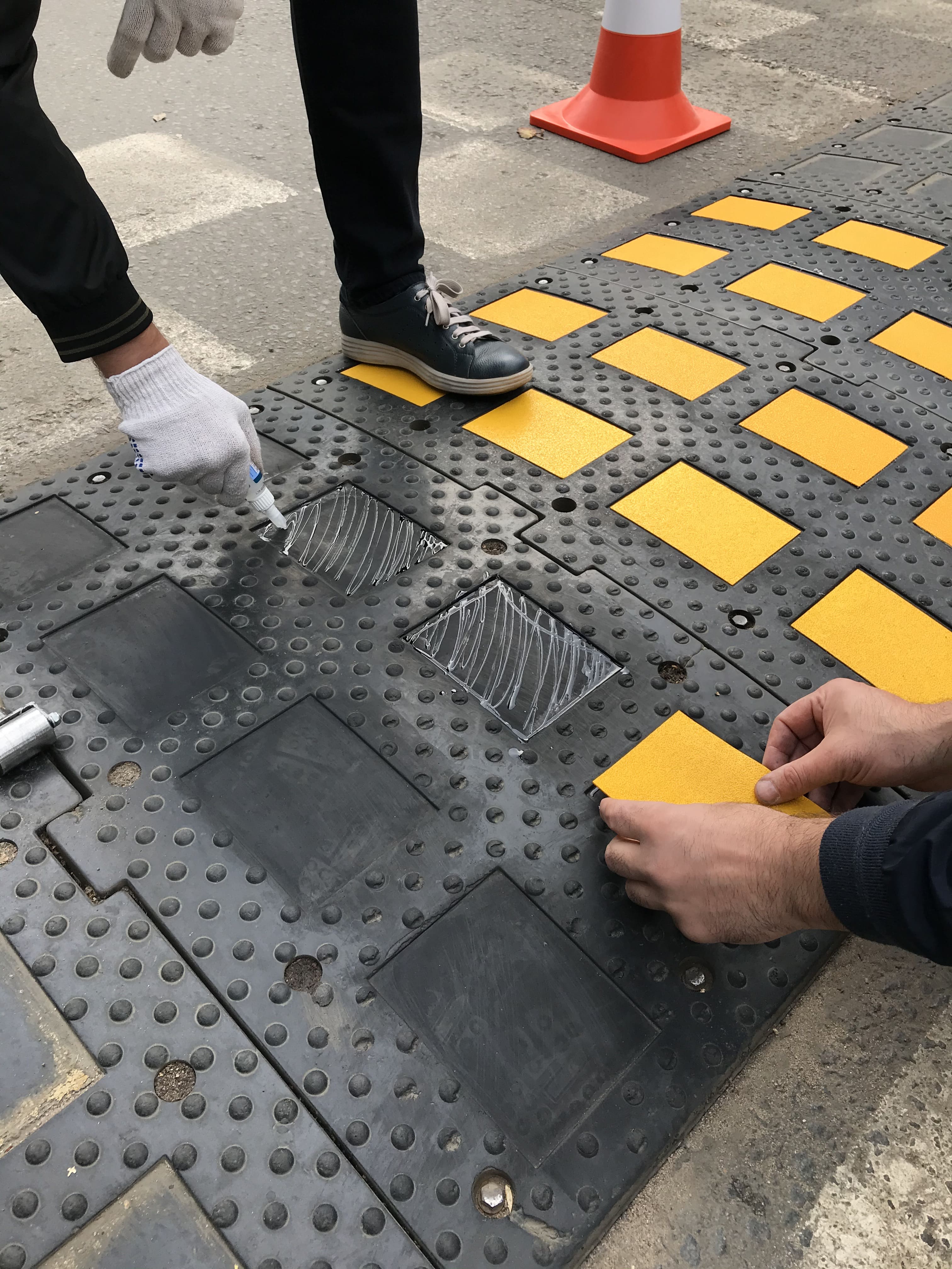 Светоотражатель самоклеящийся желтый 110х150