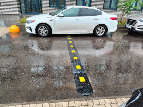 Установка маленьких лежачих полицейских на придомовой территории