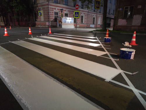 На перекрёстке улиц Суркова и Терешковой