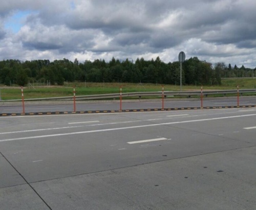 Разделение транспортных потоков. Трасса Москва-Санкт-Петербург