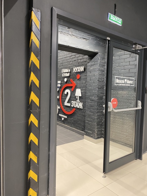Угловая защита в лифтовом холле