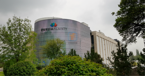 Парковка в ТЦ "Форум", Алма-Ата, Казахстан