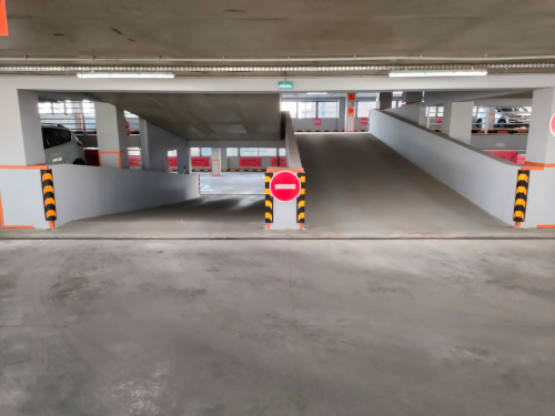 Установка демпферов на парковке БЦ «Декарт»