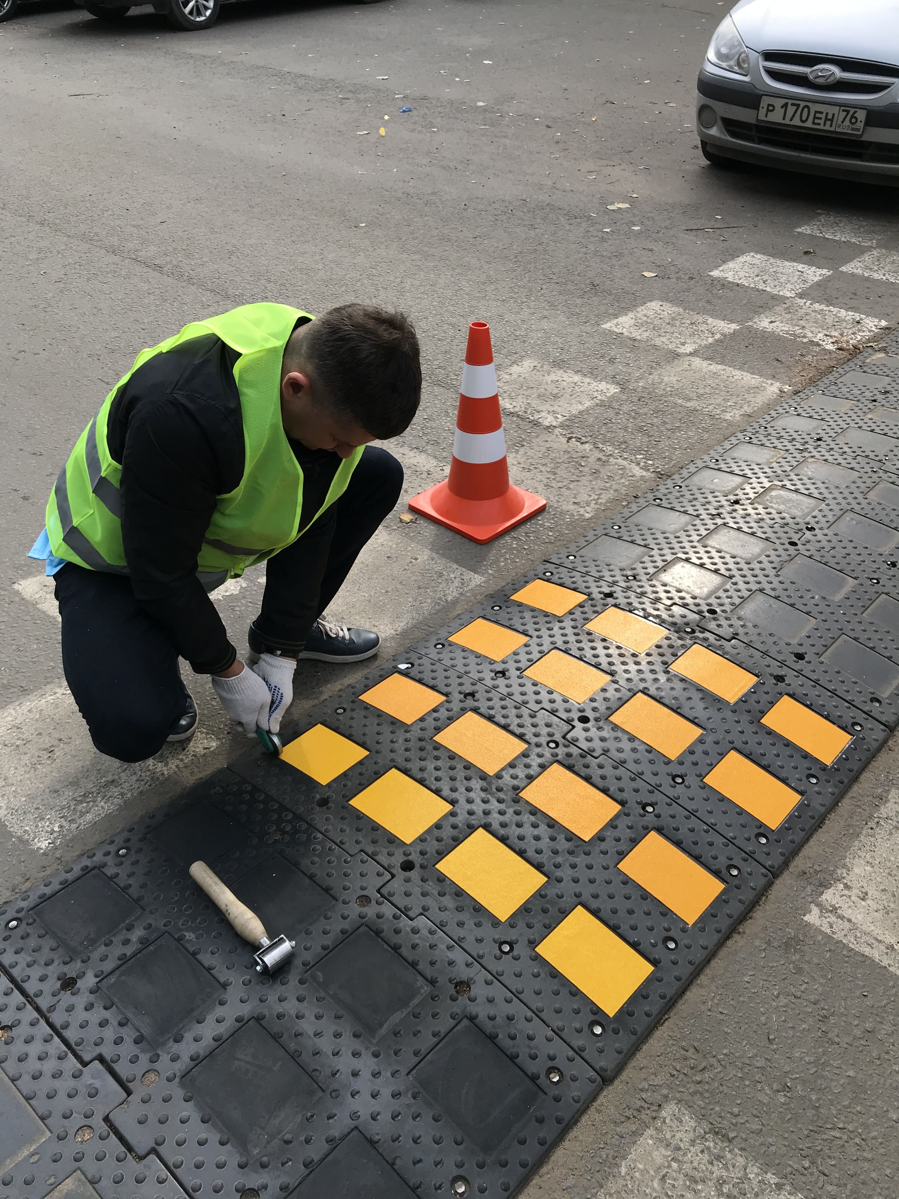 Светоотражатель самоклеящийся желтый 110х150