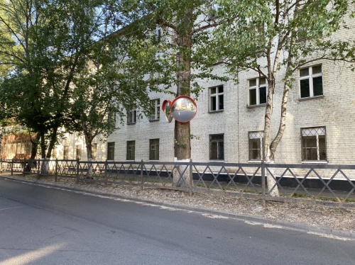 Обзор дороги при выезде с парковки