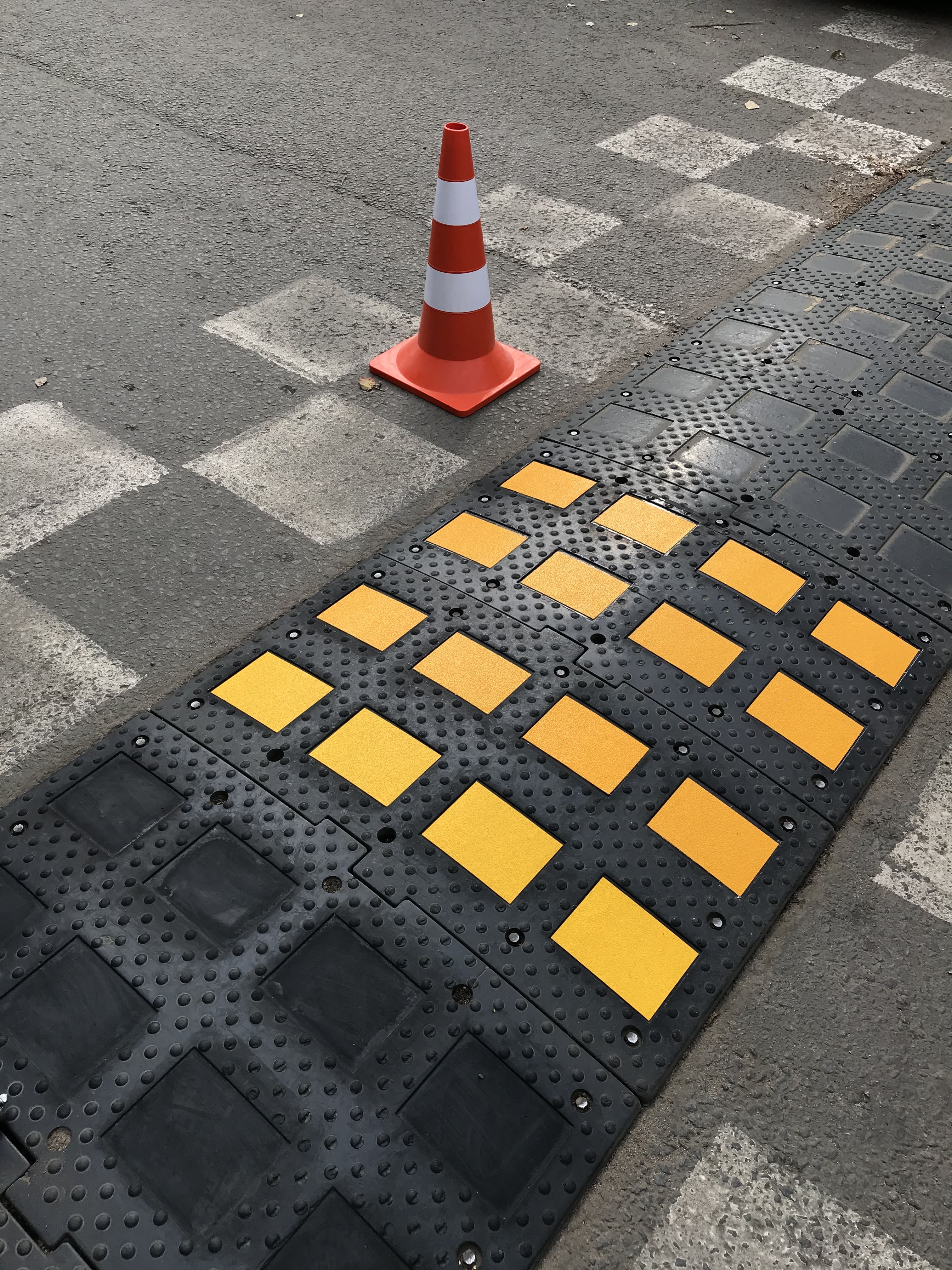 Светоотражатель самоклеящийся желтый 110х150