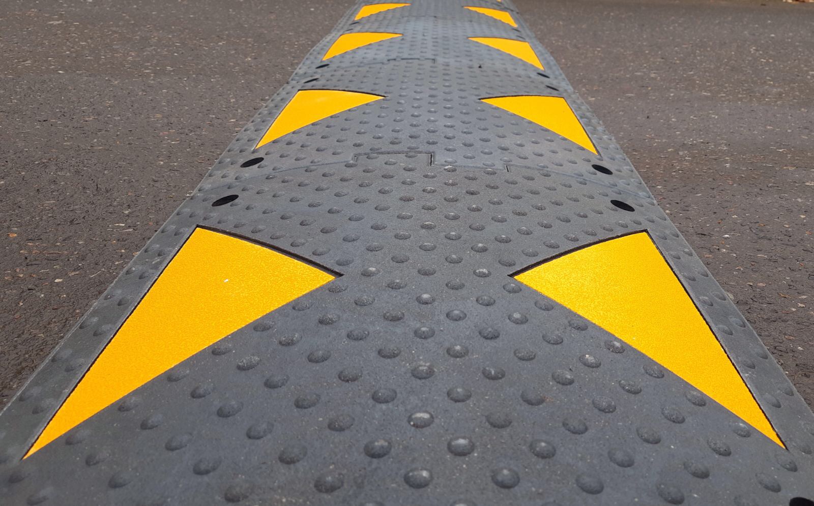 Лежачий полицейский ИДН-500-2 концевой элемент КОМПОЗИТ