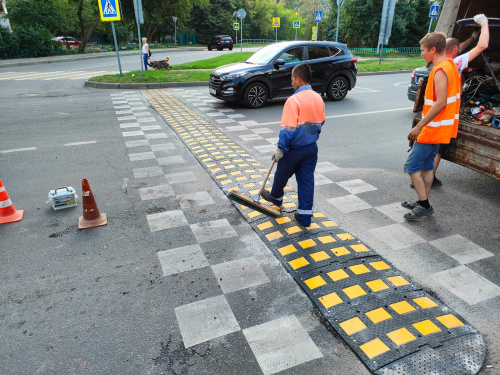 Выполнение работ по текущему ремонту: Установка искусственной дорожной неровности