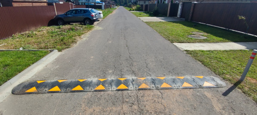 Лежачий полицейский в коттеджном поселке