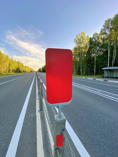 Дорожный катафот КД-6 на дорожных ограждениях 11-ДО