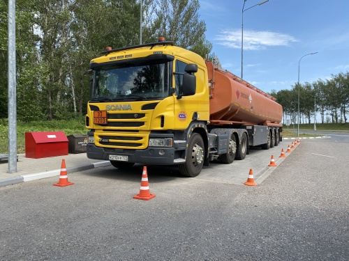 Конус дорожный сигнальный как ограждающий элемент