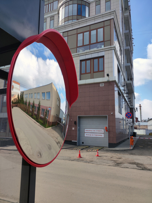 Выезд с парковки бизнес-центра