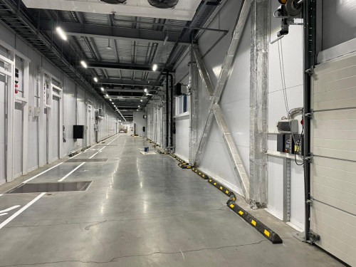 Резиновый оградительный бордюр для защиты конструкций от наезда погрузчика