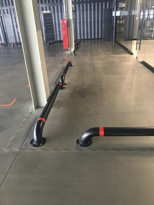 Колесоотбойники для защиты оборудования и территории склада