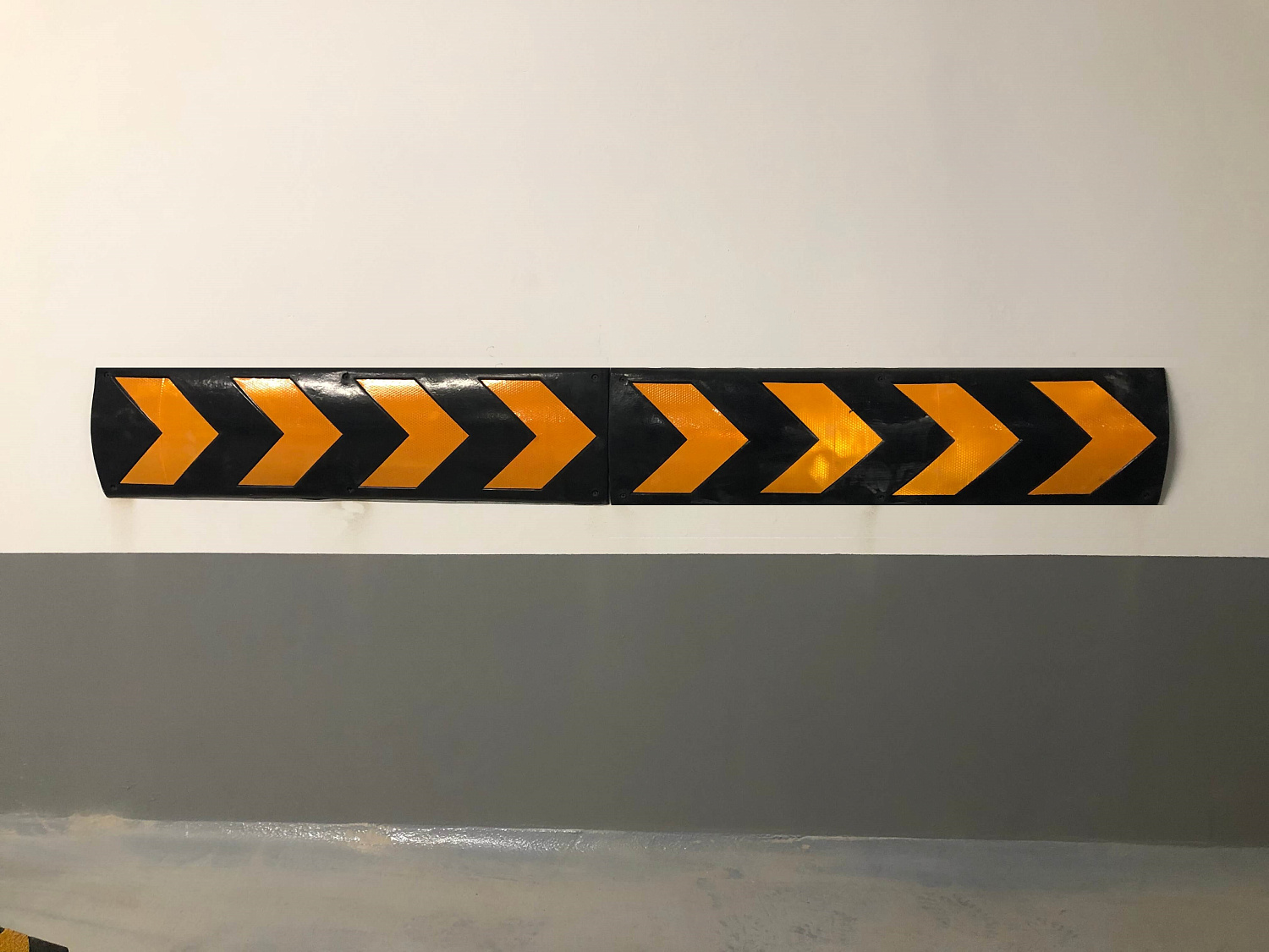 Установка защиты стен и углов